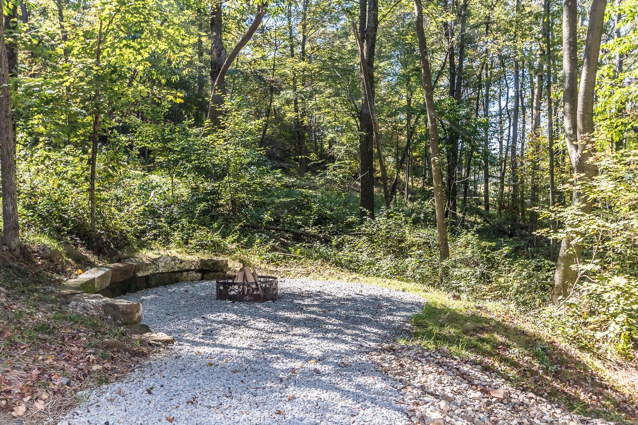 Hocking Hills Cabins & Resort Foxfire ローガン エクステリア 写真